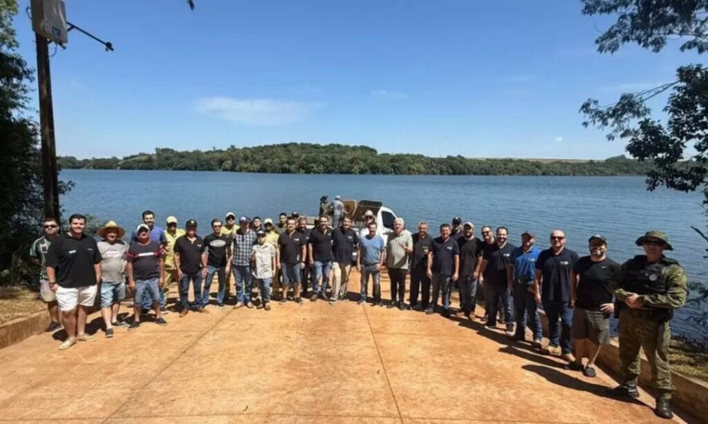 Prefeito de Luiziana  Edson Liss participa de ação ambiental de soltura de peixes no Lago da Usina